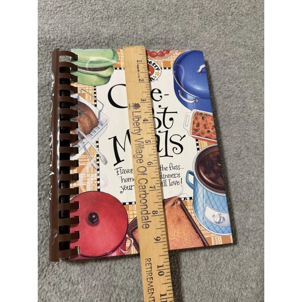 Gooseberry Patch One-Pot Meals Cookbook Spiral Bound Book Collectible Country